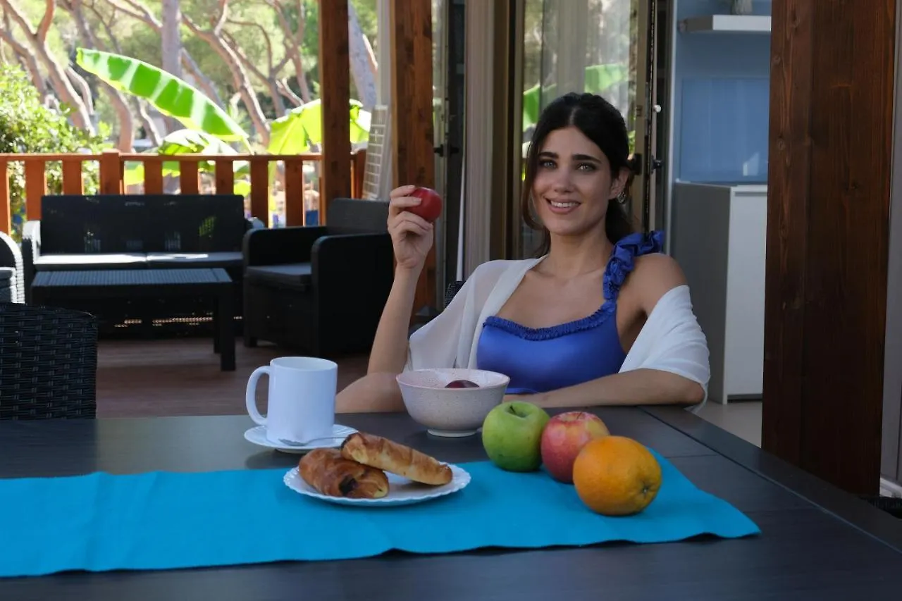 مكان تخييم Villaggio Camping Torre Del Porticciolo بورتو كونتي