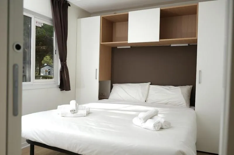 مكان تخييم Villaggio Camping Torre Del Porticciolo بورتو كونتي