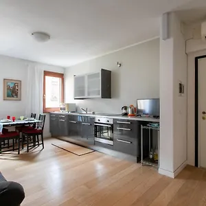 Lance With Lift, 2 Minutes Walk From The Train Station Apartment Venedig
